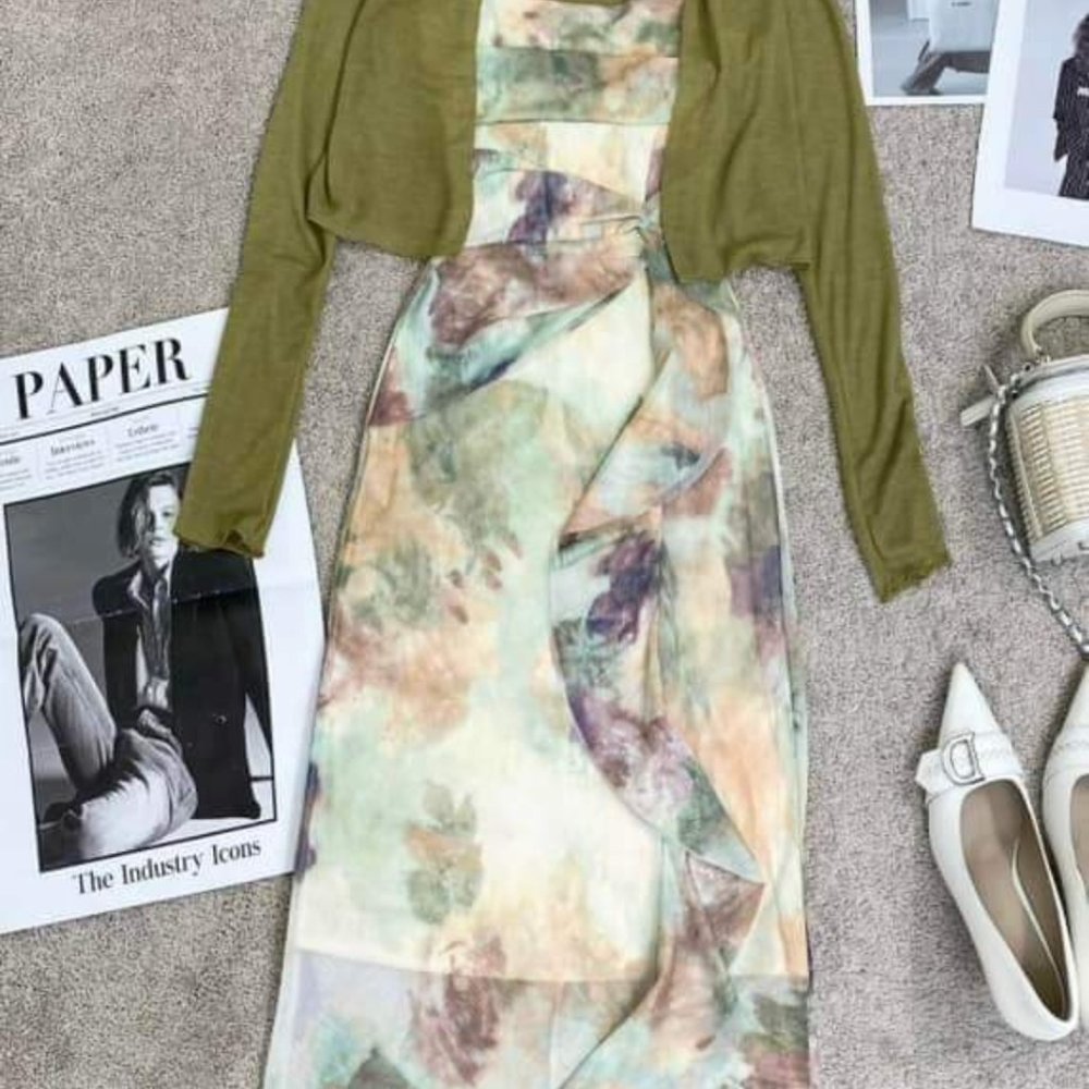 Clothes - Picture 2 of 6
